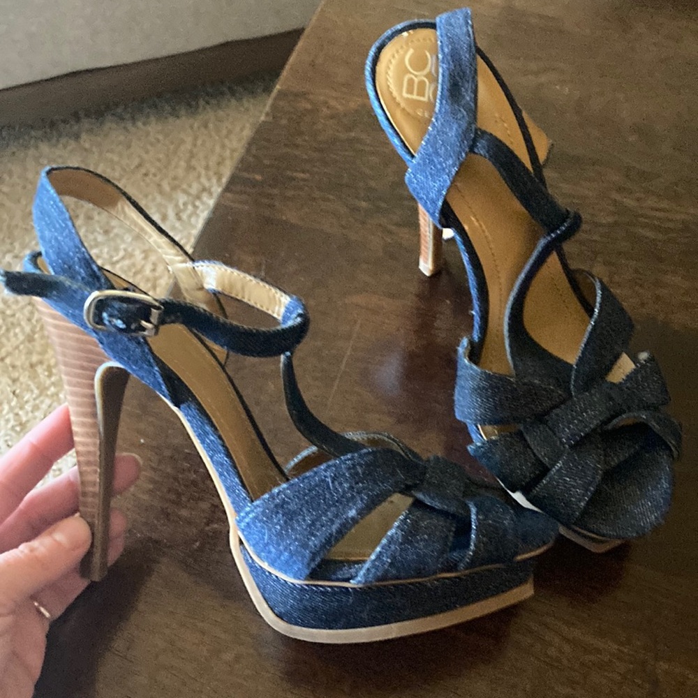 BCBG Generation Denim. 5” heel, 2” platform. Brand new. Never worn. Size 6.